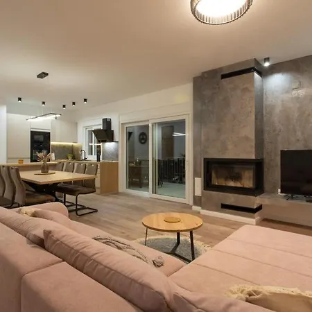 Pipich With Pool Villa Plano