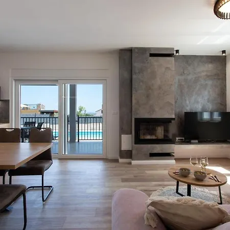 Villa Pipich With Pool Plano